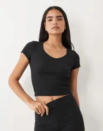 prazkowany-czarny-t-shirt-v-neck-b25-s