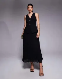 forever-new-czarna-maxi-sukienka-bez-rekawow-v-neck-plisy-b23-m