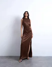 topshop-brazowa-maxi-sukienka-okragly-dekolt-b23-l