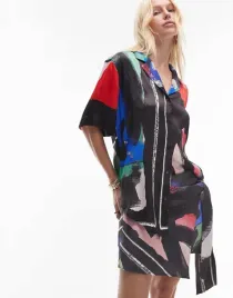 topshop-satynowa-koszula-z-krotkim-rekawem-print-b23-s