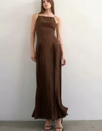 topshop-brazowa-plisowana-maxi-sukienka-na-ramiaczkach-b23-46