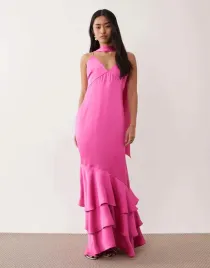 pretty-lavish-rozowa-satynowa-maxi-sukienka-na-ramiaczkach-v-neck-b23-s
