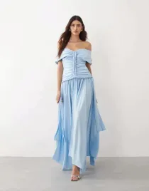 arrange-niebieska-maxi-sukienka-odkryte-ramiona-b23-m