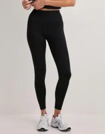 aim-n-czarne-sportowe-legginsy-b24-s