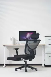 ergonomiczny-fotel-biurowy-z-podnozkiem