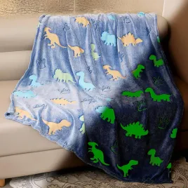 koc-dzieciecy-swiecacy-w-ciemnosci-130x150-cm-miekki-flanelowy-dinozaur