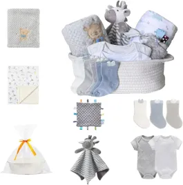zestaw-upominkowy-dla-noworodka-2-kocyki-flanelowe-body-skarpetki-lovey