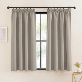 zaslona-zaciemniajaca-z-tasma-marszczaca-2-panele-140x145-cm-do-pokoju