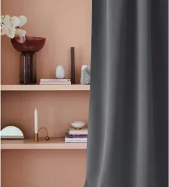 zaslona-zaciemniajaca-na-przelotkach-140x250-cm-ciemnoszara-do-salonu