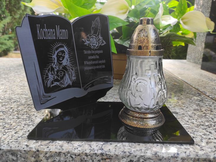 PODSTAWKA POD ZNICZ GRAWER KSIĄŻKA PLUS ZNICZ ERLI.pl