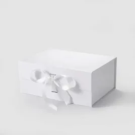pudelko-magnetyczne-235x170x100mm-zew-biale-ze-wstazka-eleganckie