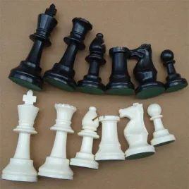 zestaw-figurek-szachowych-32-sztuki-plastikowe-77-mm-gra-strategiczna-dla