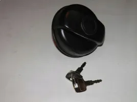 korek-wlewu-paliwa-iveco-06792802-z-kluczykiem-farma-fr067928-2