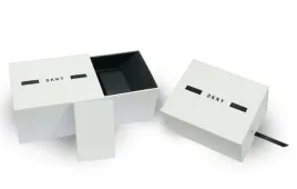 biale-pudelko-na-zegarek-dkny