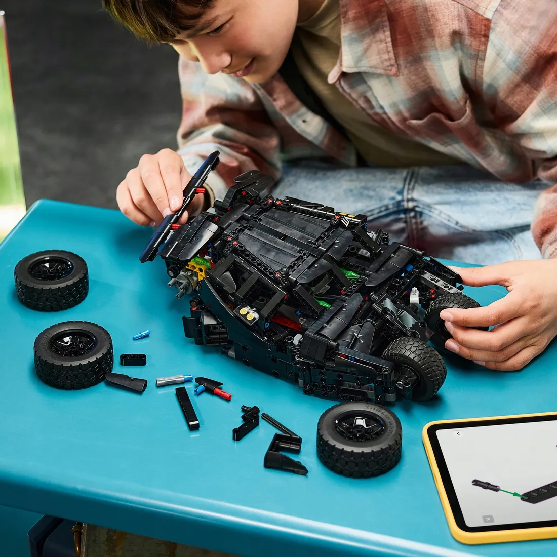 lego-technic-batmobile-tumbler-zestaw-konstrukcyjny-42239-stan-nowy
