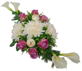 stroik-gesty-wiazanka-na-grob-cmentarz-biale-chryzantema-kalie-roze