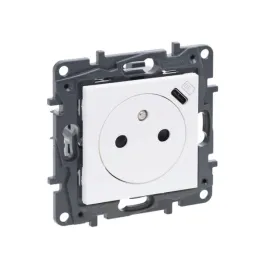 gniazdo-pojedyncze-z-uziemieniem-16a-250v-gniazdo-usb-typu-c-niloe-step