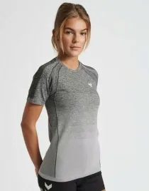 hummel-szara-dopasowana-koszulka-sportowa-logo-ombre-ht1-hmp-s