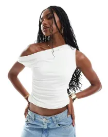 missy-empire-biala-bluzka-na-jedno-ramie-marszczenia-ykn-nj5-xxs
