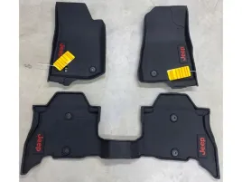 dywaniki-komplet-dywanikow-guma-wykladzina-wrangler-jl-4xe-4d