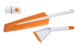 skrobaczka-do-szyb-ze-szczotka-fiskars-snowxperttm-1019352