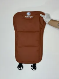 pokrowiec-oparcie-logo-volkswagen-fotele-mata-uniwersalnaskorapomarancz