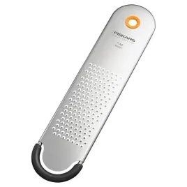 tarka-reczna-male-oczka-fiskars-1079967-tarka-do-sera-i-cytrusow