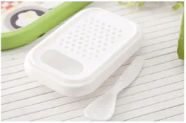 tarka-mini-z-pojemnikiem-i-lyzeczka-cuca-do-warzyw-owocow-13-cm