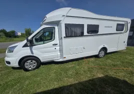 camper-ford-weinsberg-caracompact-suite-700-meg-2025-automat-usluga-najmu