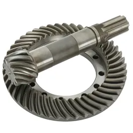 walek-atakujacy-z-kolem-45-11z-massey-ferguson