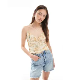 pullandbear-top-na-ramiaczkach-kwiaty-nnl-b15-m