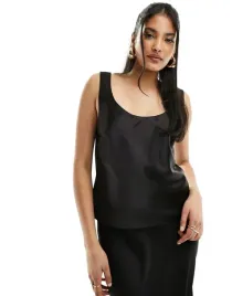 czarna-bluzka-na-ramiaczkach-yly-nj5-xl