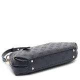 hwpd2225180black-marka-guess
