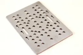 plyta-plytka-montazowa-do-wozka-v-slot-uniwersalna-127x88x3mm-srebrna-1-szt