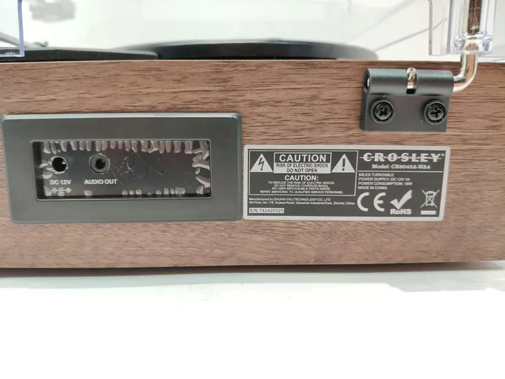 gramofon-crosley-miles-walnut-typ-wkladki-piezoelektryczna