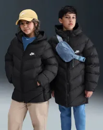 kurtka-zimowa-nike-dziecieca-z-kapturem-czarna-hj2722-010-r-158-170-xl
