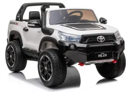 auto-na-akumulator-toyota-hilux-bialy