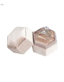 shein-bezowe-pudeleczko-na-pierscionek-s07-5x5x4-5cm