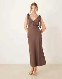 pretty-lavish-brazowa-maxi-sukienka-v-neck-b23-m