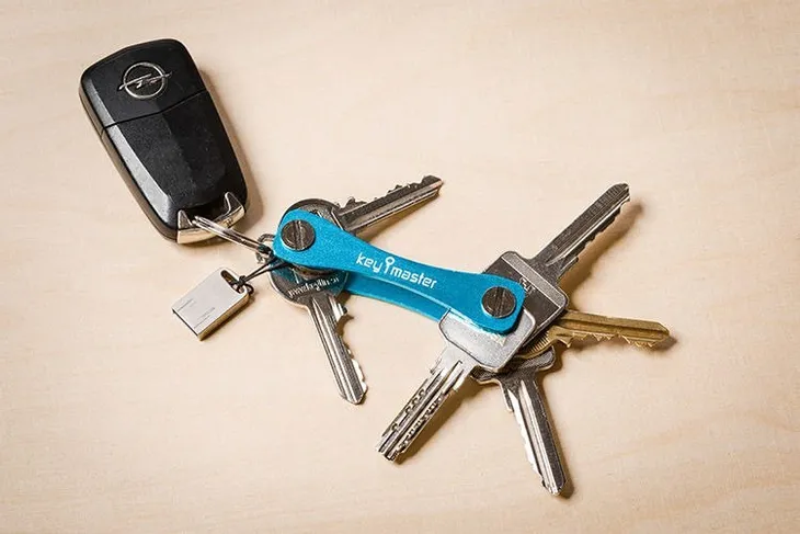 organizer-do-kluczy-key-master-niebieski-stan-nowy