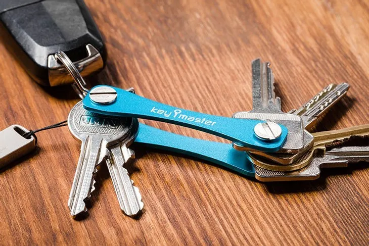 organizer-do-kluczy-key-master-niebieski-stan-nowy