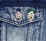dc-comics-przypinka-joker-stan-nowy