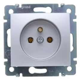 legrand-valena-gniazdo-pojedyncze-z-uziemieniem-2p-z-srebrne