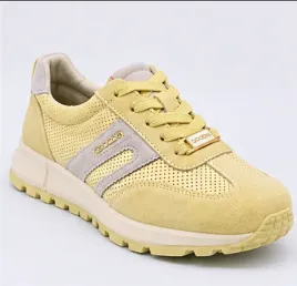 zolto-bezowe-skorzane-sneakersy-damskie-azurowe