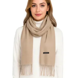 satynowy-szal-damski-elegancki-gladki-cappuccino-lekki-na-ramiona