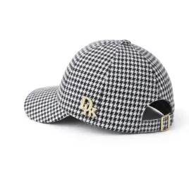 damska-czapka-snapback-w-pepitke-czarno-biala-54-59-cm