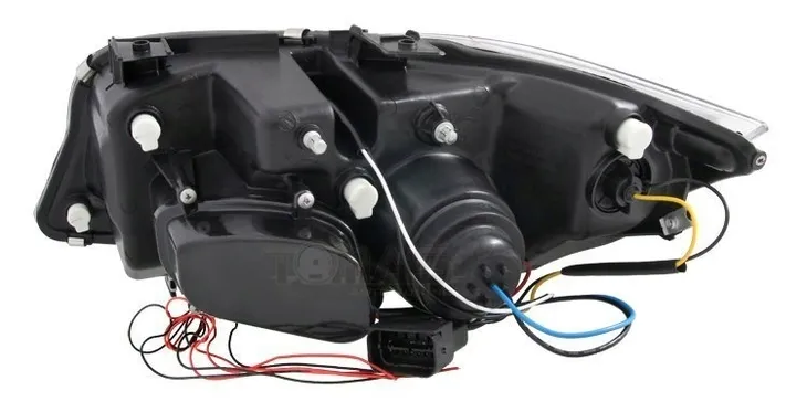 reflektory-przednie-bmw-e90-e91-black-ringi-rodzaj-swiatel-mijania-tradycyjne-halogenowe