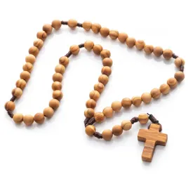 skromny-rozaniec-z-naturalnego-drewna-oliwnego-prosty-krzyz-handmade-w-pols