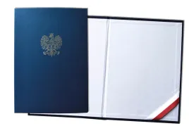 okladka-na-dyplom-b5-polowa-a4-z-orlem-srebrnym