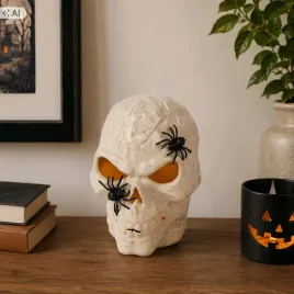 figurka-na-halloween-czaszka-swiecaca-z-pajakami-ozdoba-ze-swiatlem-stojaca